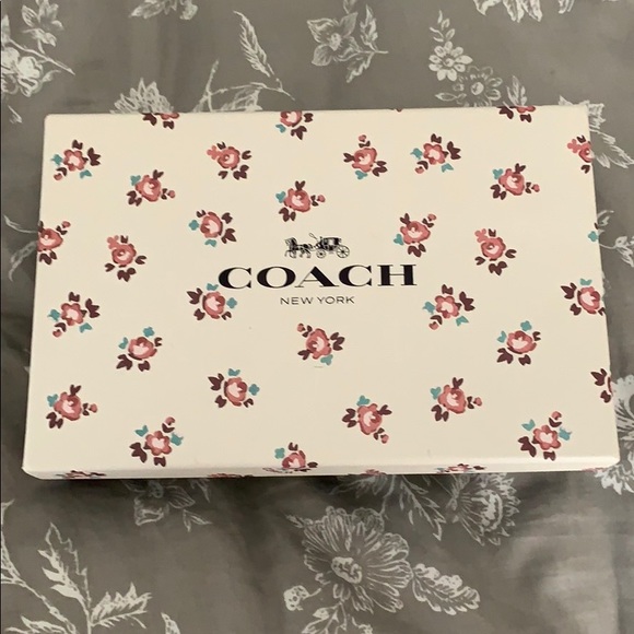 Coach Flower Box with Silicon Gel Packs - Picture 1 of 2